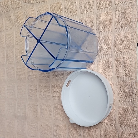 Vitamin / pill organizer / dispenser / craft storage - Picture 3 of 3